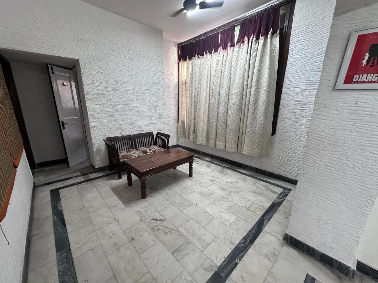 The Raveesh J42 Apartment *